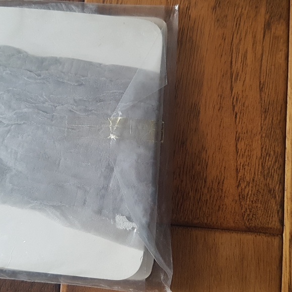 Vanity Fair Eaton Satiny Control Top Ultra Sheer Pantyhose Chrome Size Medium - Picture 4 of 6